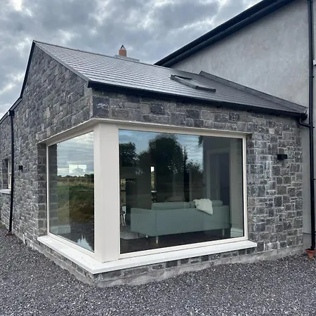 Tatil Evi Jacks Meadow - A Stylish 5 Bedroom Meath Retreat Near Dublin Airport Navan