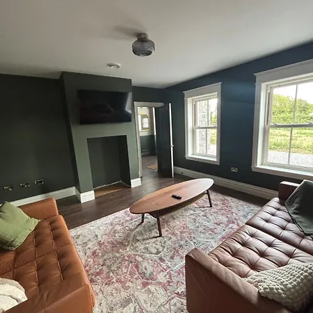 Feriehus Jacks Meadow - A Stylish 5 Bedroom Meath Retreat Near Dublin Airport