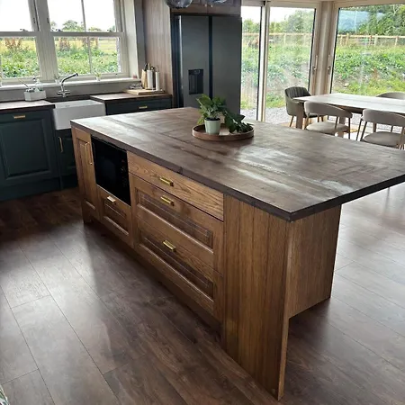 Tatil Evi Jacks Meadow - A Stylish 5 Bedroom Meath Retreat Near Dublin Airport *