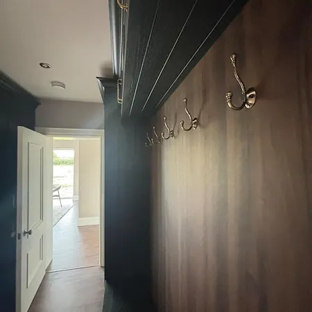 Tatil Evi Jacks Meadow - A Stylish 5 Bedroom Meath Retreat Near Dublin Airport