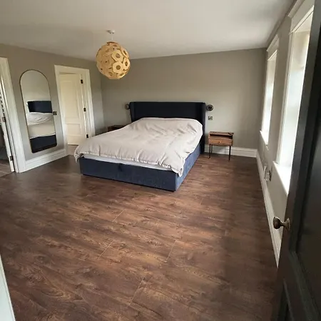 Tatil Evi Jacks Meadow - A Stylish 5 Bedroom Meath Retreat Near Dublin Airport Navan
