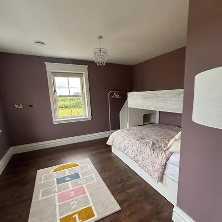 Tatil Evi Jacks Meadow - A Stylish 5 Bedroom Meath Retreat Near Dublin Airport