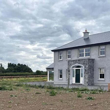 Tatil Evi Jacks Meadow - A Stylish 5 Bedroom Meath Retreat Near Dublin Airport *