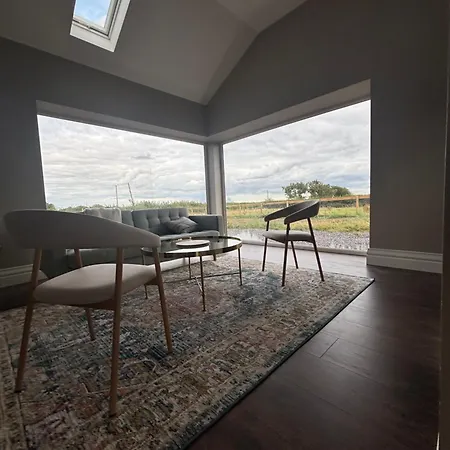 Tatil Evi Jacks Meadow - A Stylish 5 Bedroom Meath Retreat Near Dublin Airport