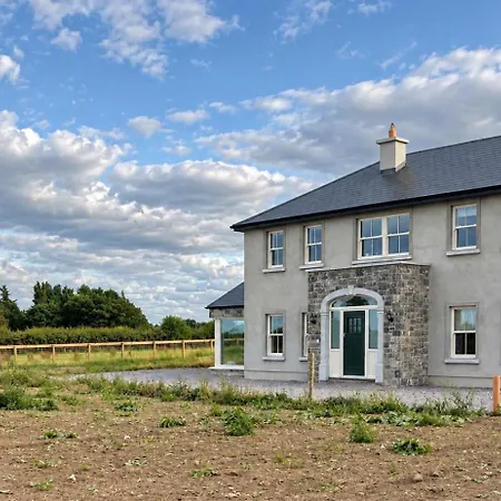 Ferienhaus Jacks Meadow - A Luxury 5-bedroom Meath Countryside - Sleeps 10ppl -25mins Dublin Airport