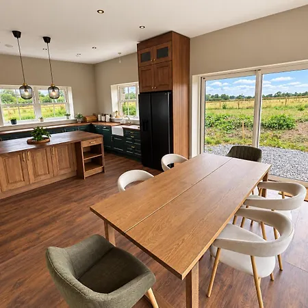Jacks Meadow - A Luxury 5-bedroom Meath Countryside - Sleeps 10ppl -25mins Dublin Airport Ferienhaus