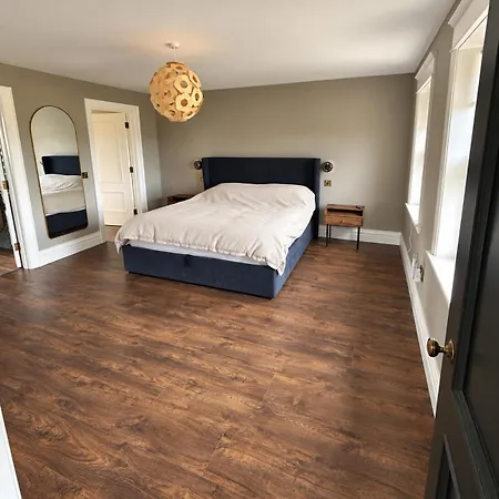 Jacks Meadow - A Luxury 5-bedroom Meath Countryside - Sleeps 10ppl -25mins Dublin Airport Ferienhaus *